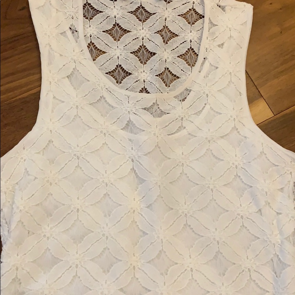 Beautiful lined lace dress - Picture 2 of 4